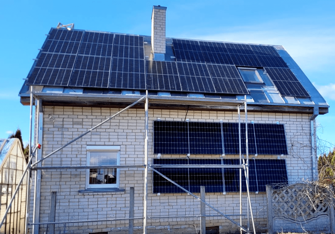 Saulės modulis ant stogo | VisasLabas